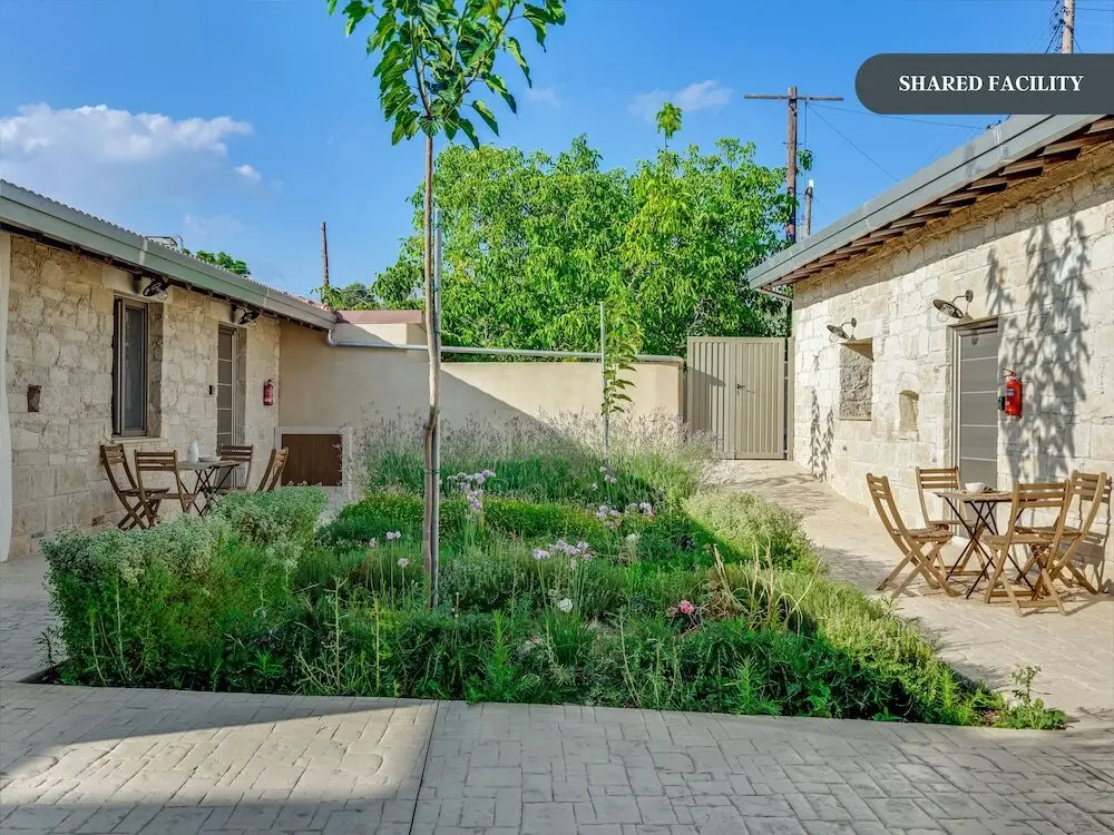 Sanders Andre Marie - Cute Studio w/ Shared Garden — фото 1
