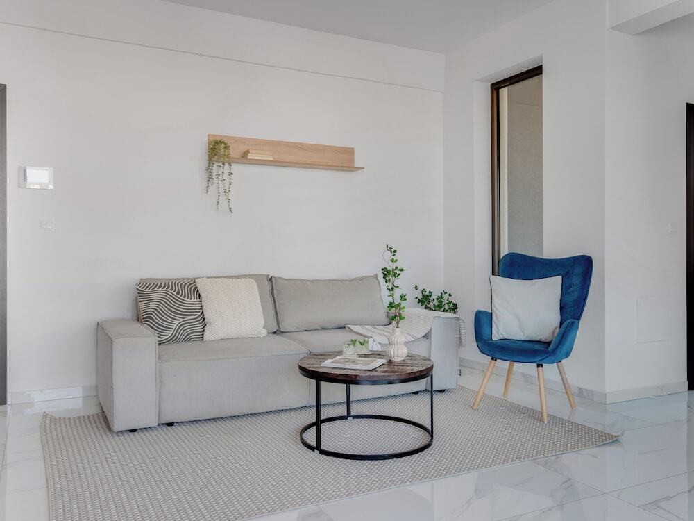 Лимассол: Sanders Palama - Cute 2-bdr Penthouse Apt