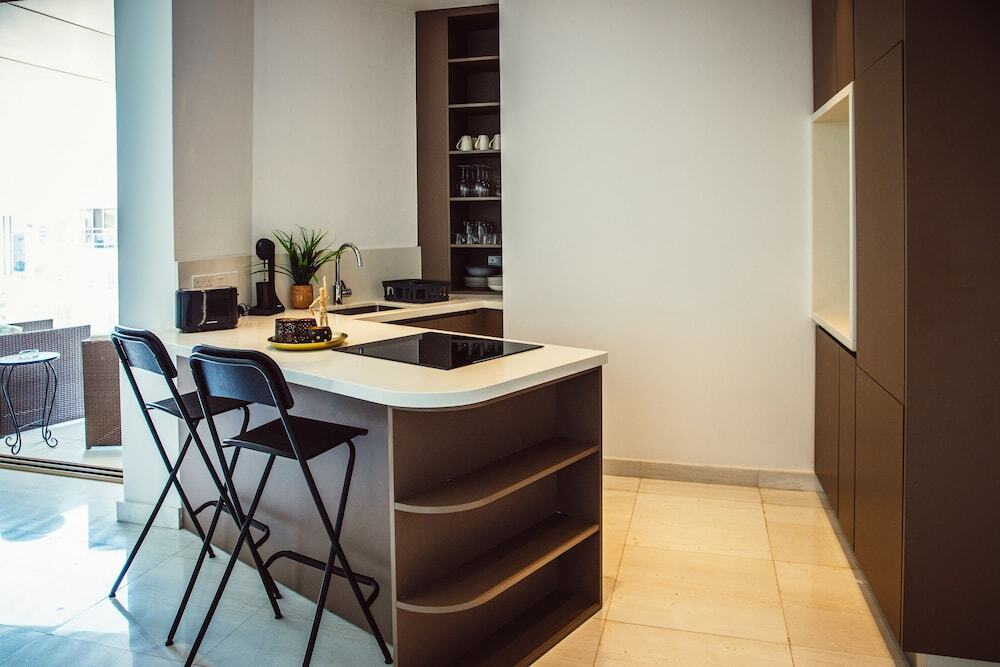 Никосия: Phaedrus Living 360 Tower Luxury Flat