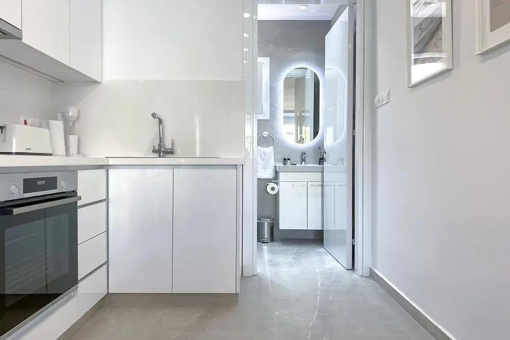 Пафос: Phaedrus Living: Limnaria Luxury Flat Vine 121
