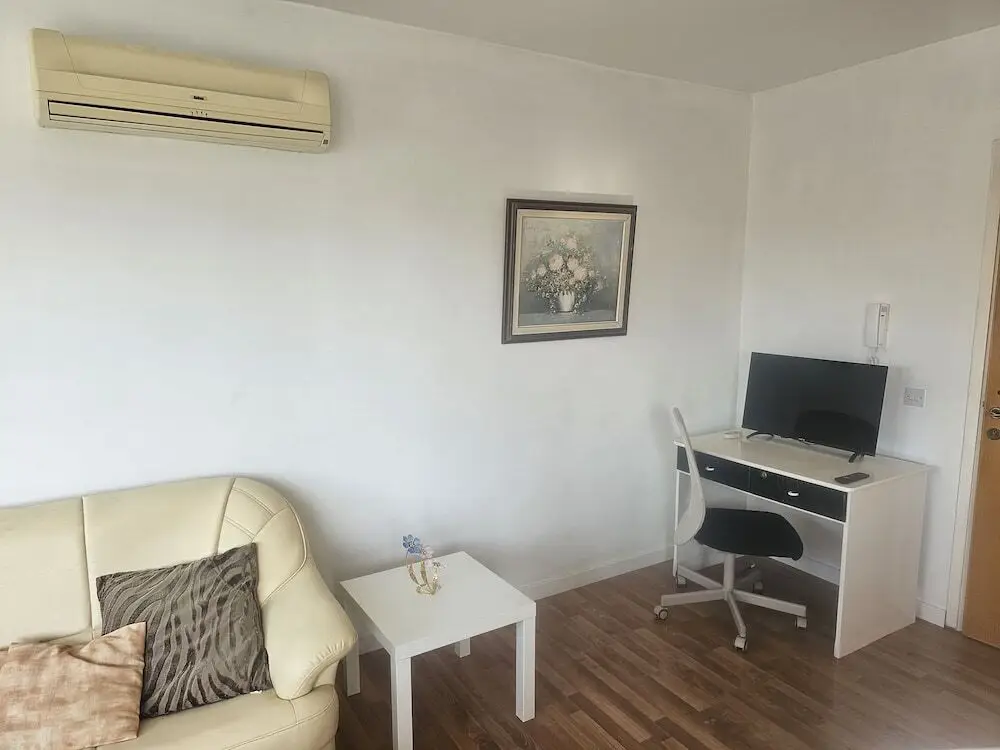 Агиа-Варвара: Stunning 1-bed Apartment in Aglantzia