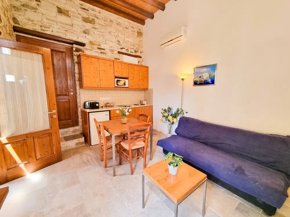 Скарину: Skarinou's Landhouse Poolside Apartment