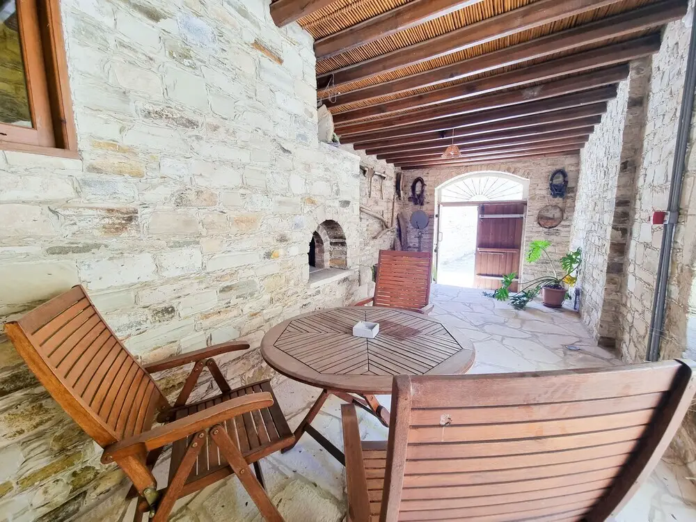 Скарину: Skarinou's Landhouse Poolside Apartment