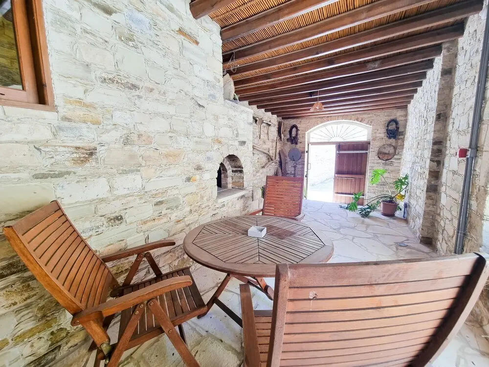 Скарину: Skarinou's Landhouse Poolside Apartment