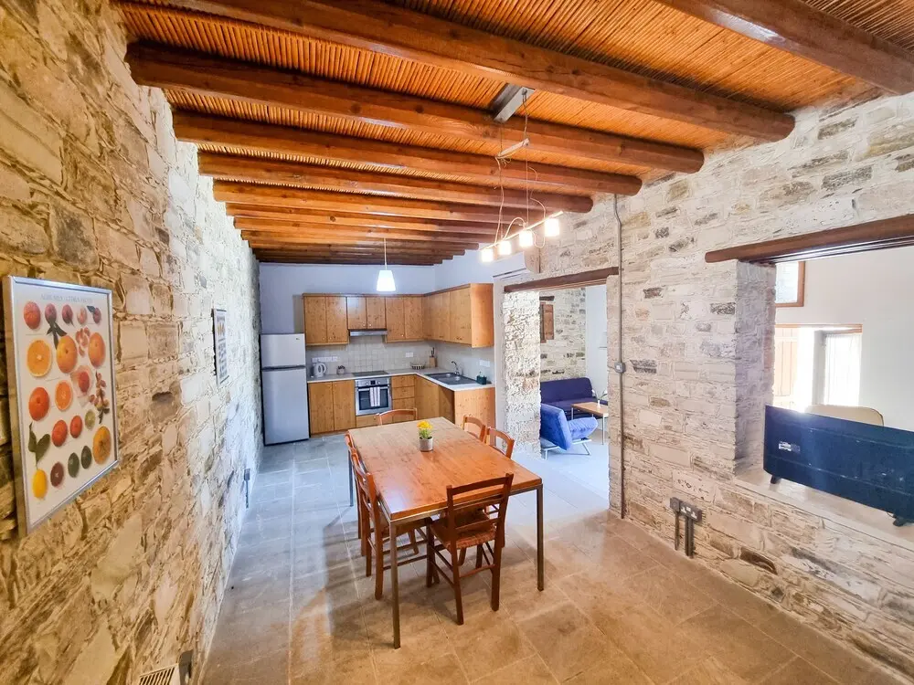Скарину: Traditional Village Pool Apartment