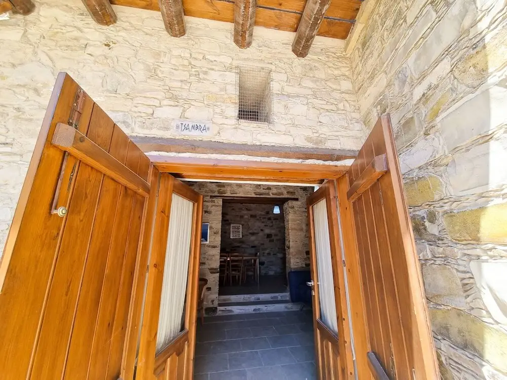 Скарину: Traditional Village Pool Apartment