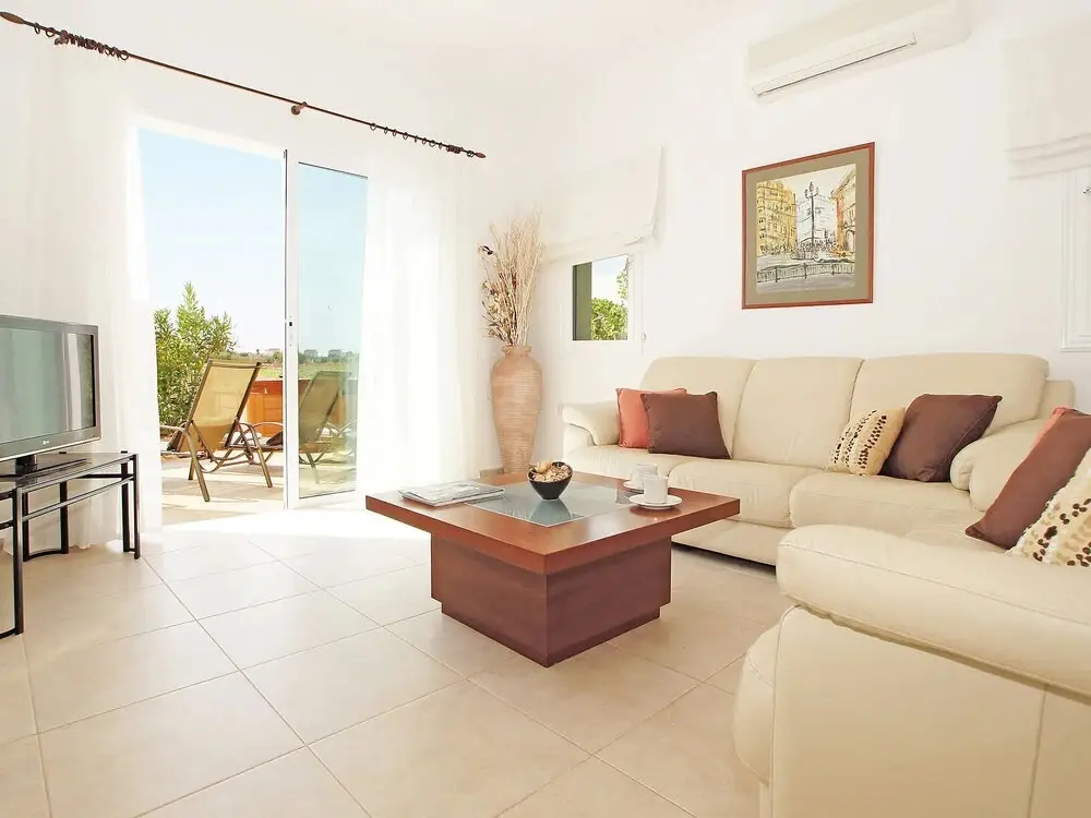 Протарас: ivy Paralimni in Paralimni