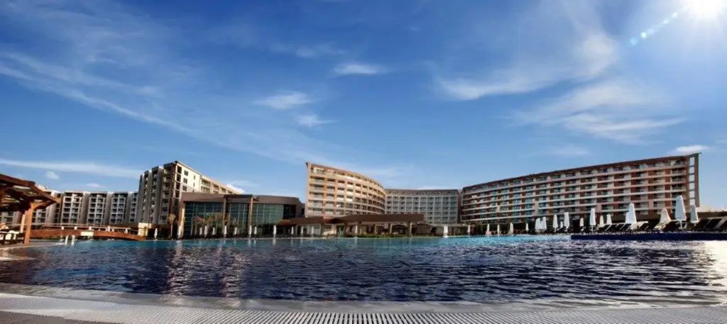 Клепини: Отель Elexus Hotel Resort & Spa & Casino
