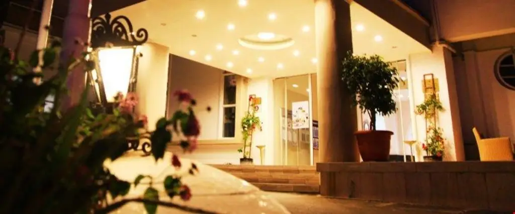 Кирения: Hotel Dome