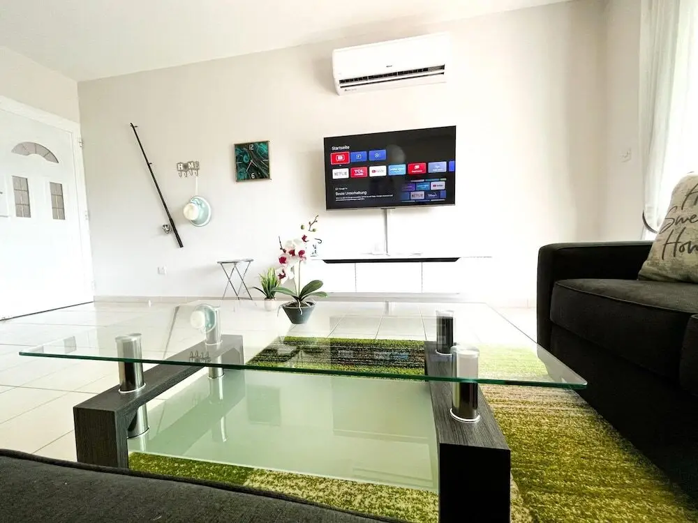 Пафос: Modern Apartment Only 900m From Famous Venus Beach