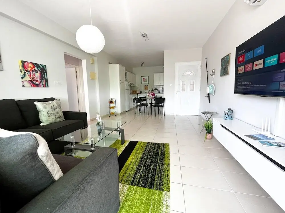 Пафос: Modern Apartment Only 900m From Famous Venus Beach