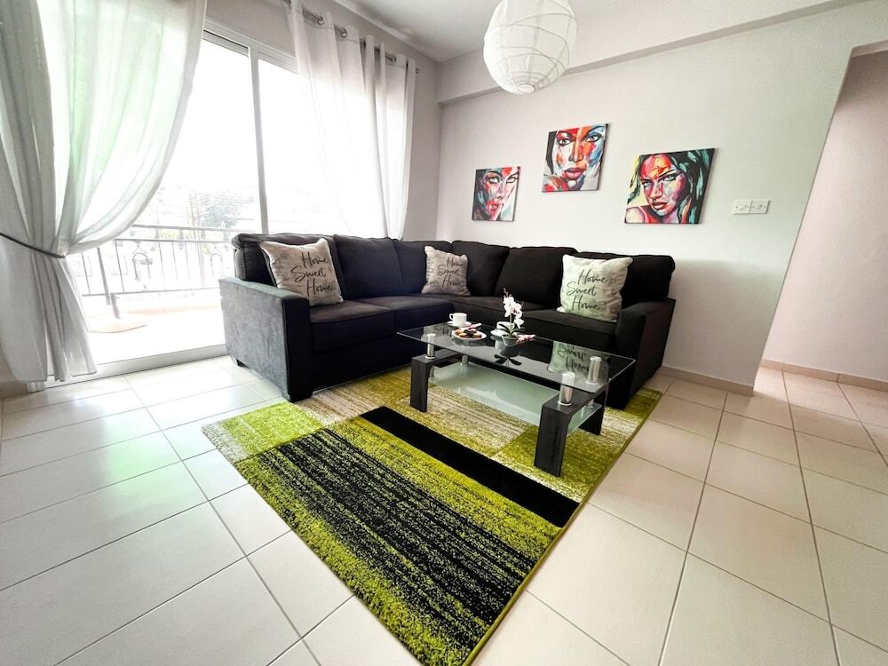 Modern Apartment Only 900m From Famous Venus Beach — фото 1