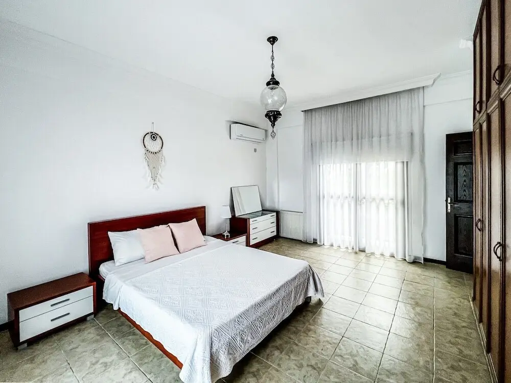 Лапта: Villa With Private Pool and Backyard in Lapta