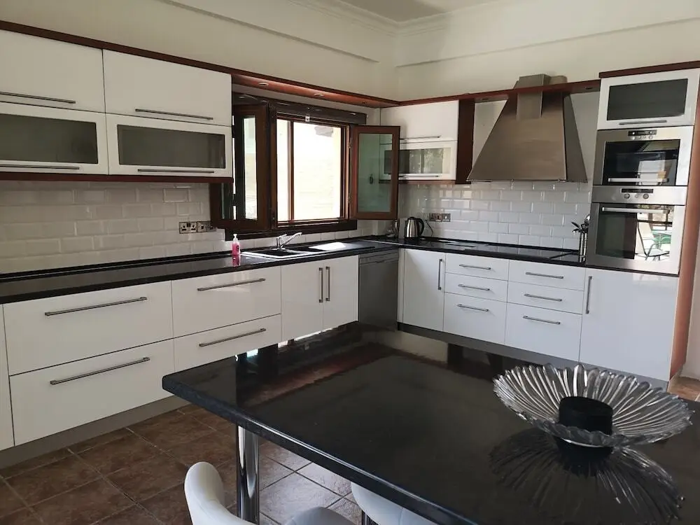 Алсанджак: Lapta Villa