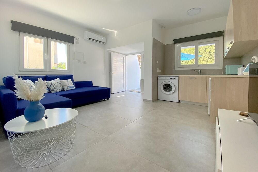 Айя-Напа: Phaedrus Living Napa Blue Luxury Flat