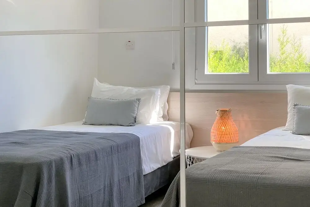 Phaedrus Living Napa Blue Luxury Flat — фото 1