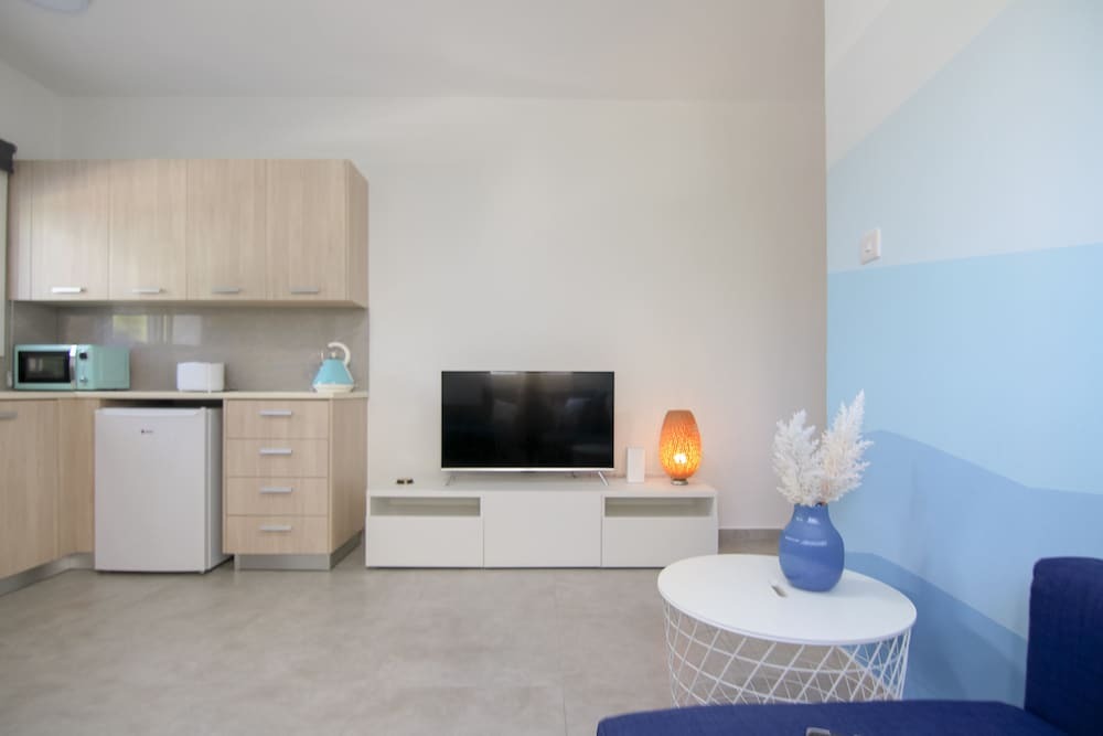Айя-Напа: Phaedrus Living Napa Blue Luxury Flat
