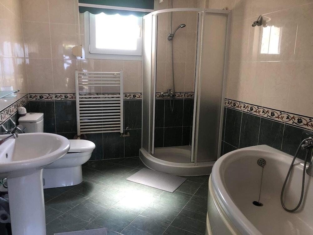 Каршияка: Spacious Luxurious 4 Bedroomed Villa Karsayska