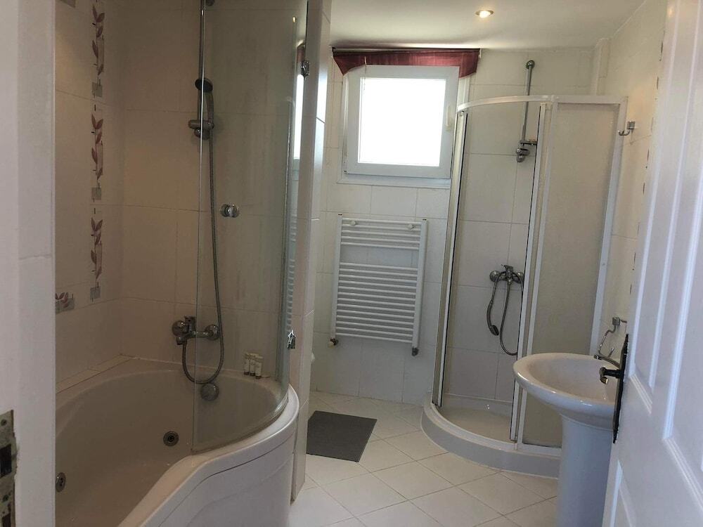 Каршияка: Spacious Luxurious 4 Bedroomed Villa Karsayska