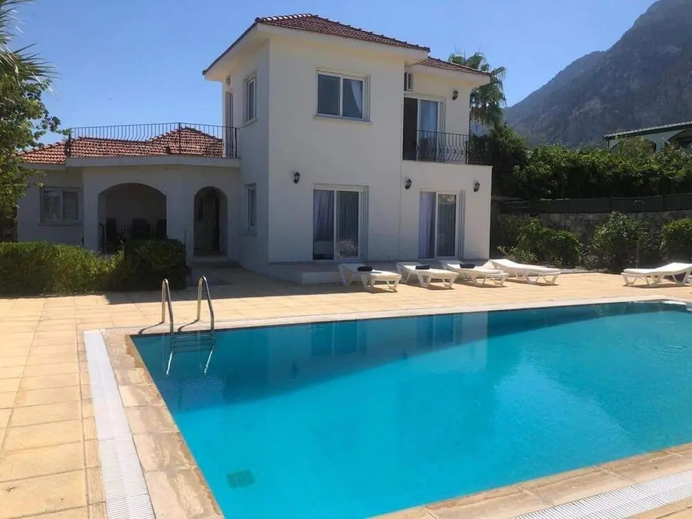 Каршияка: Spacious Luxurious 4 Bedroomed Villa Karsayska