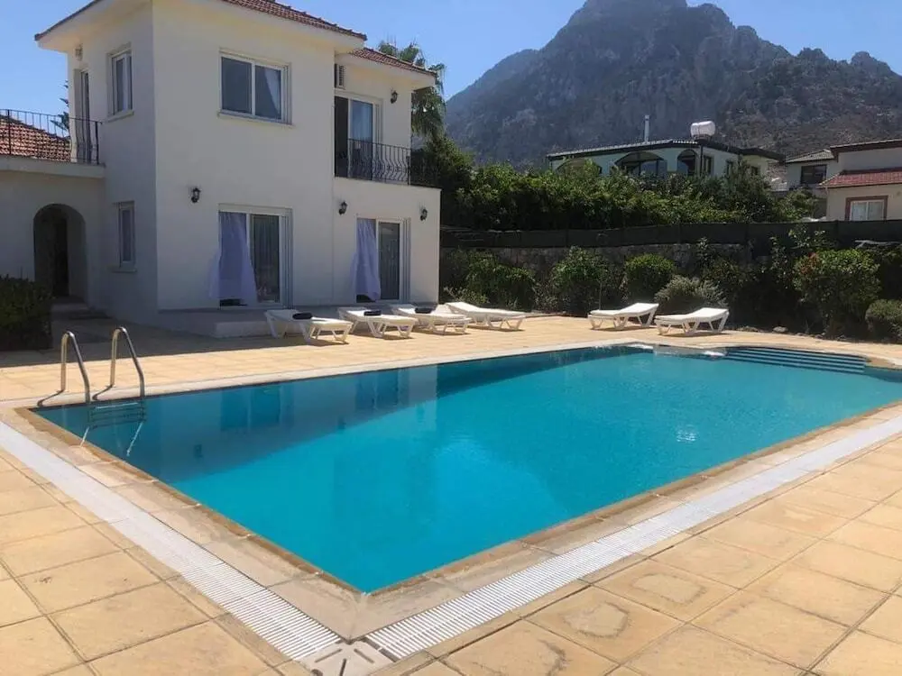 Каршияка: Spacious Luxurious 4 Bedroomed Villa Karsayska