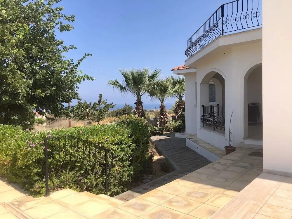Каршияка: Spacious Luxurious 4 Bedroomed Villa Karsayska