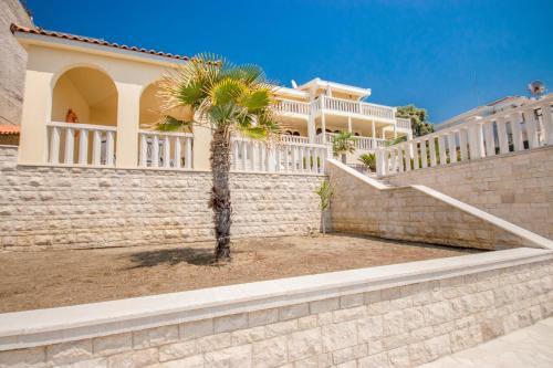 Бусат: Villa Milica