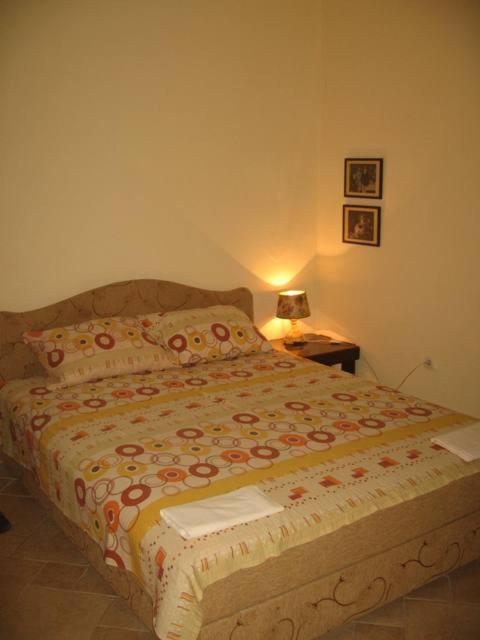 Сутоморе: Apartments Mond