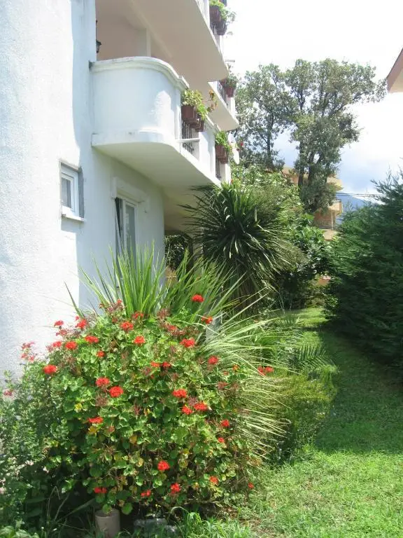Сутоморе: Apartments Mond