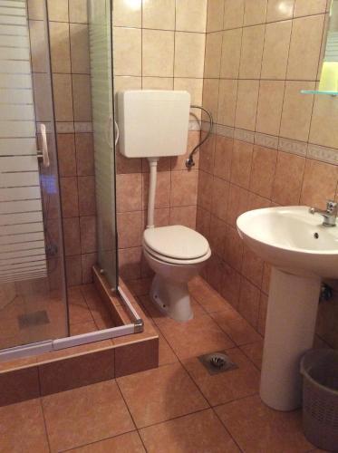 Петровац: Apartments Simo