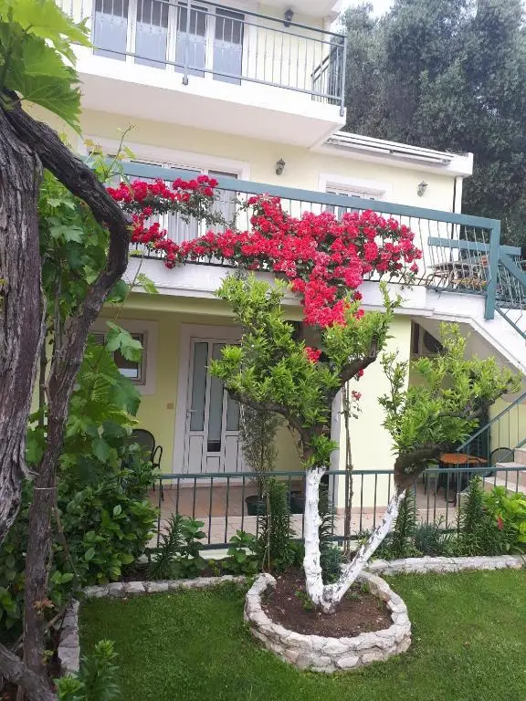 Петровац: Apartments Simo