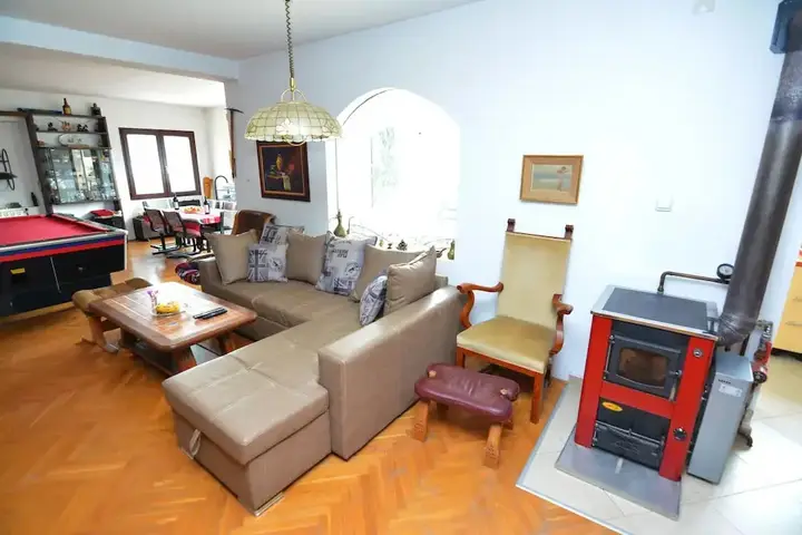 Тиват: Vila Neda