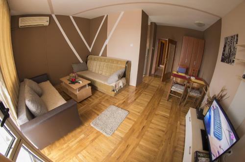 Подгорица: Explorer Podgorica