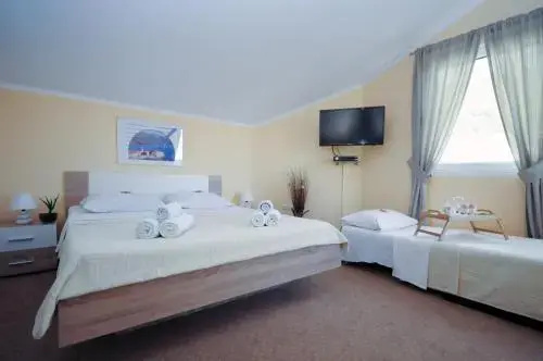 Будва: Budva Inn