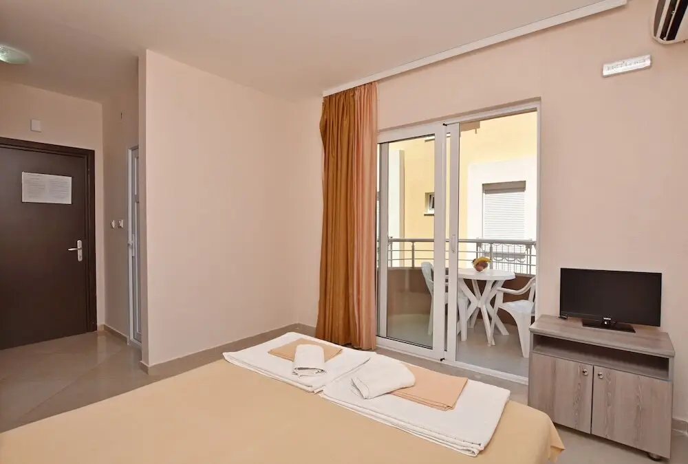 Бар: Apartment Tomba
