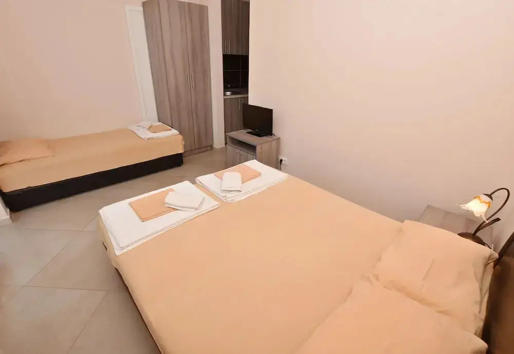 Бар: Apartment Tomba