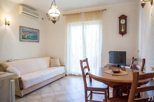 Доброта: Apartments and Rooms Troya