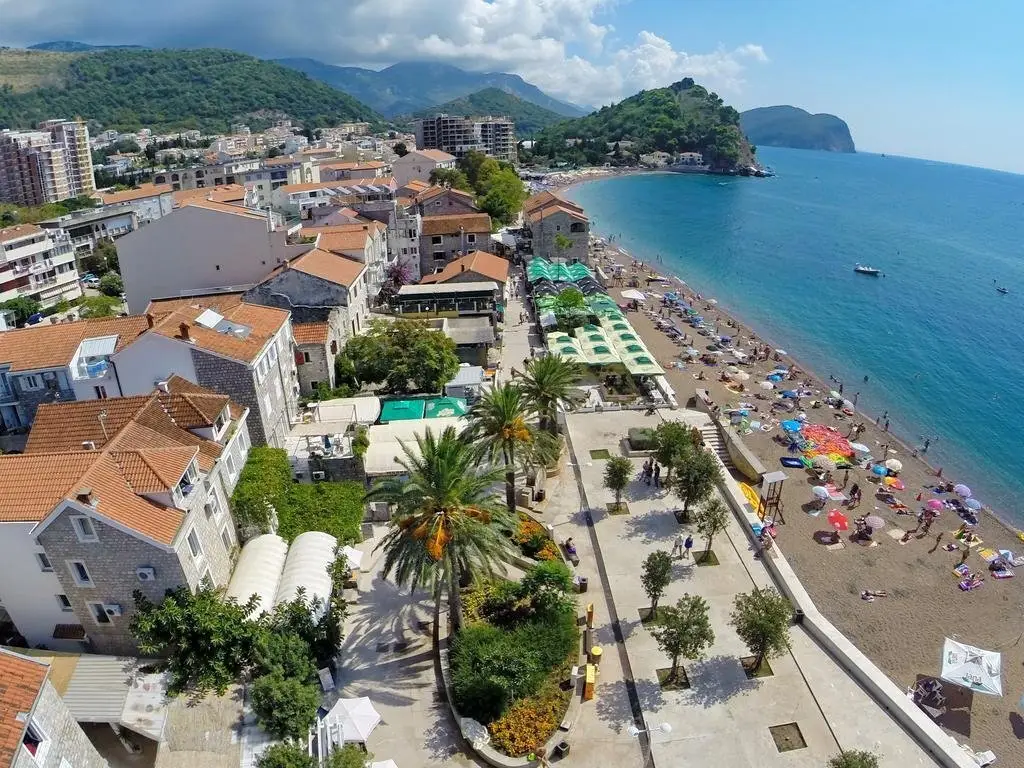 Петровац: Studio Iris