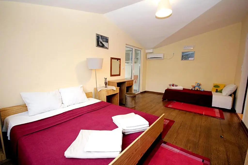 Петровац: Apartmani Neda Bane
