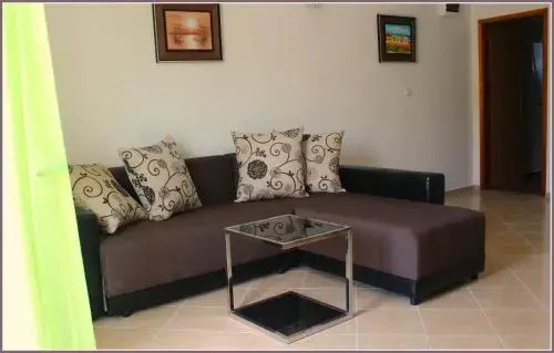 Кумбор: Montra Apartments