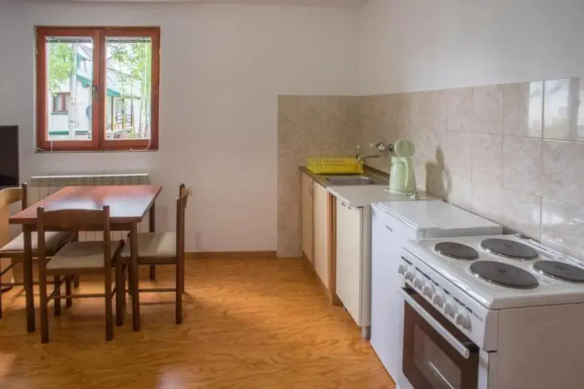 Жабляк: Apartments Grbović