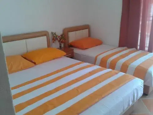 Добро Вода: Apartments Aza