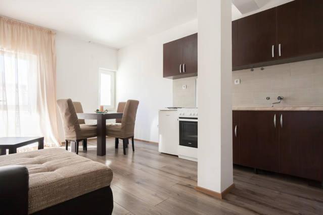 Бар: Apartments Mrdak