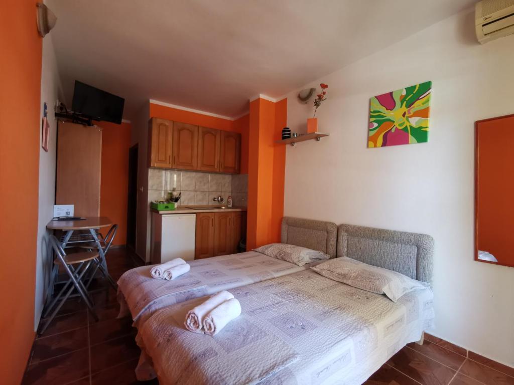 Ульцинь: Apartments Montenegrina