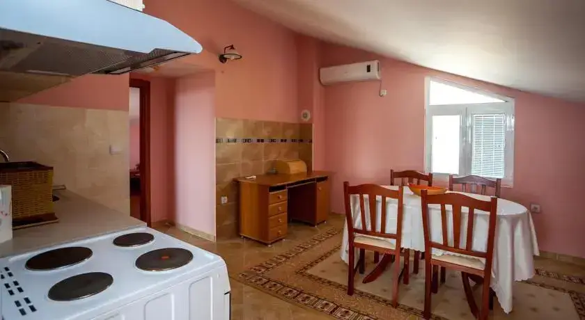 Тиват: Apartment Kandic