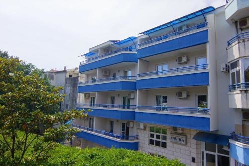 Бечичи: Blue Palace