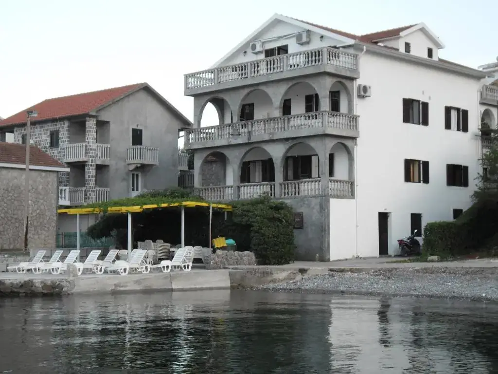 Крашичи: Apartments Hacienda Petrovic