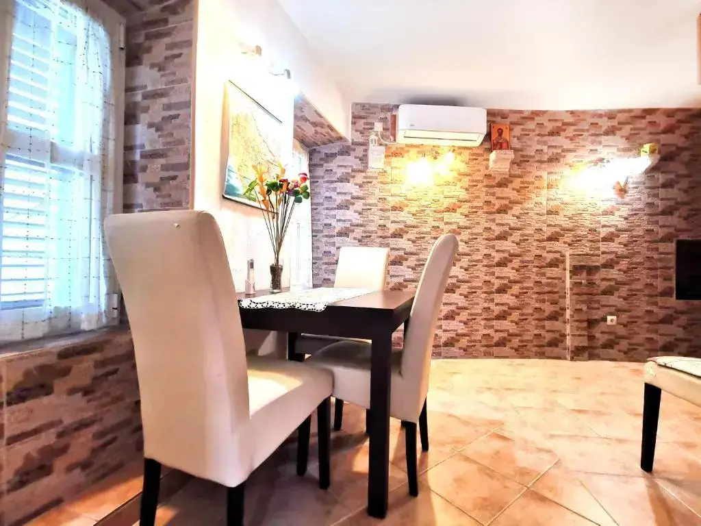 Доброта: Old Town Boskovic Apartment
