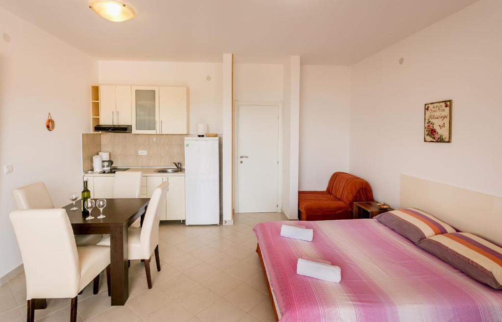Игало: Apartments Lille