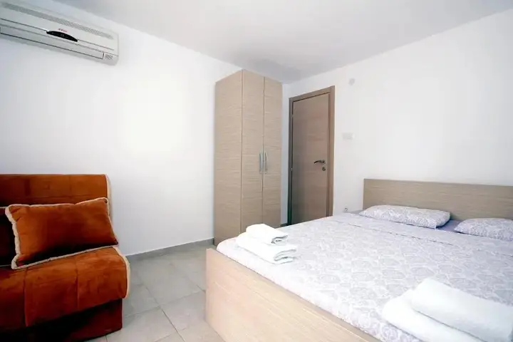 Петровац: Apartments Pavlovic